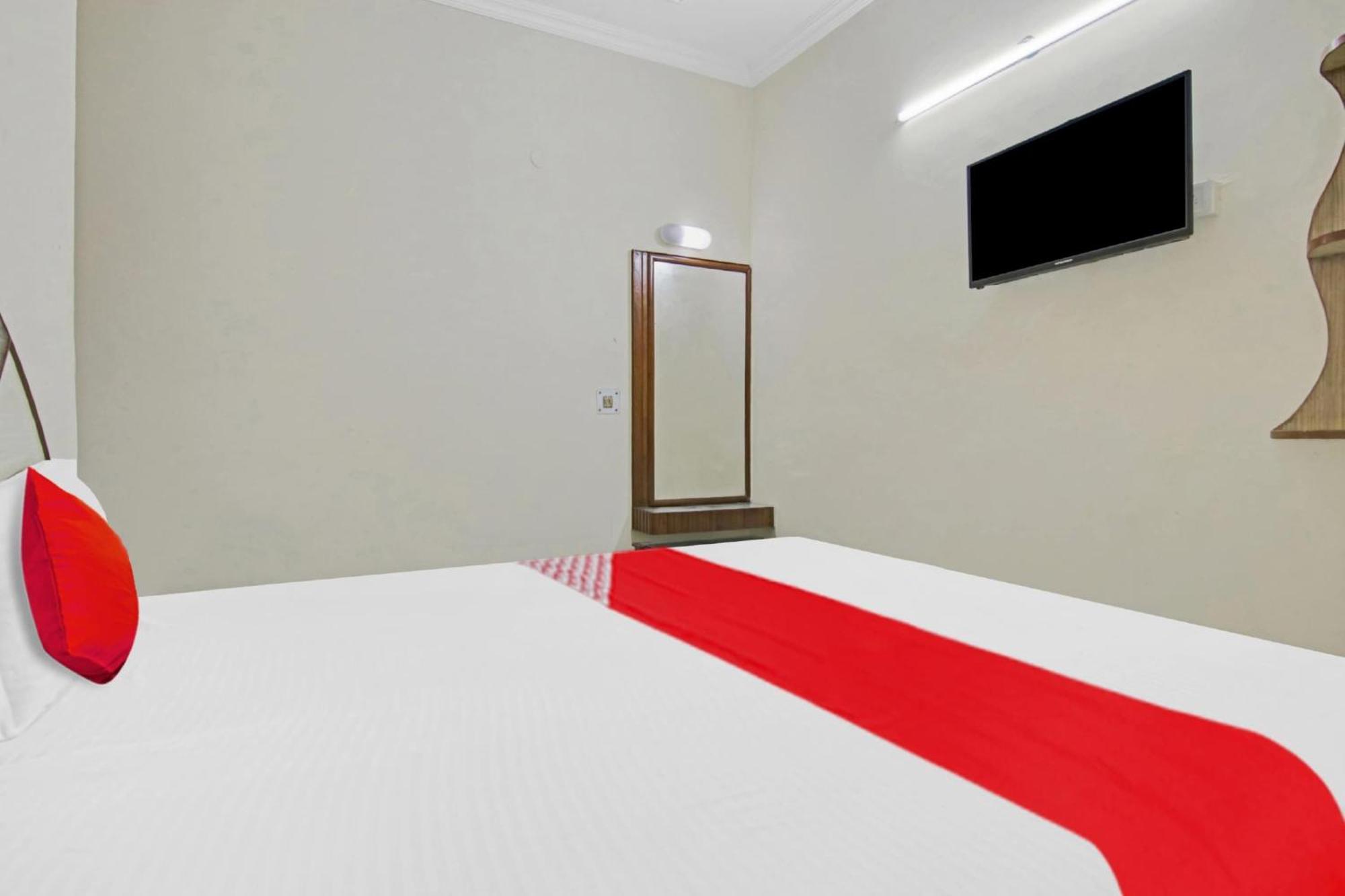 Hotel O Rak International Нью-Дели Экстерьер фото